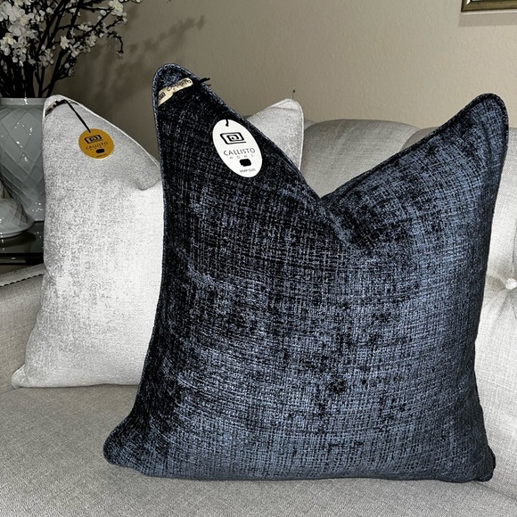 1-NWT CALLISTO HOME TEXTURE DESIGN DECORATIVE THROW PILLOW - Picture 4 of 13